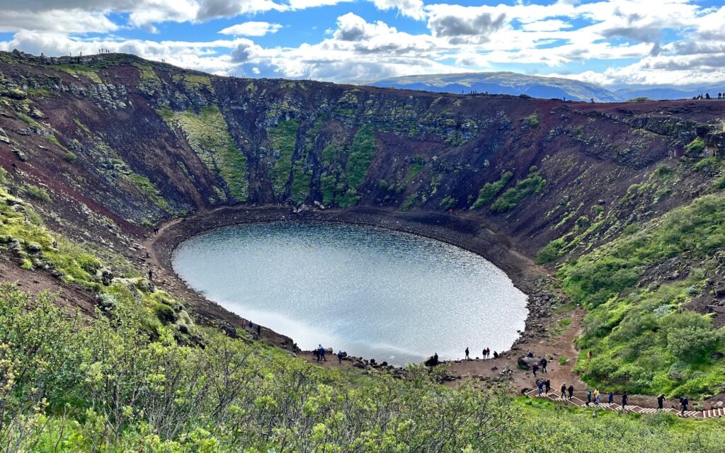 Vulkankrateret Kerio er smukt. Man kan gå rundt om søen på ca. 20 minutter.